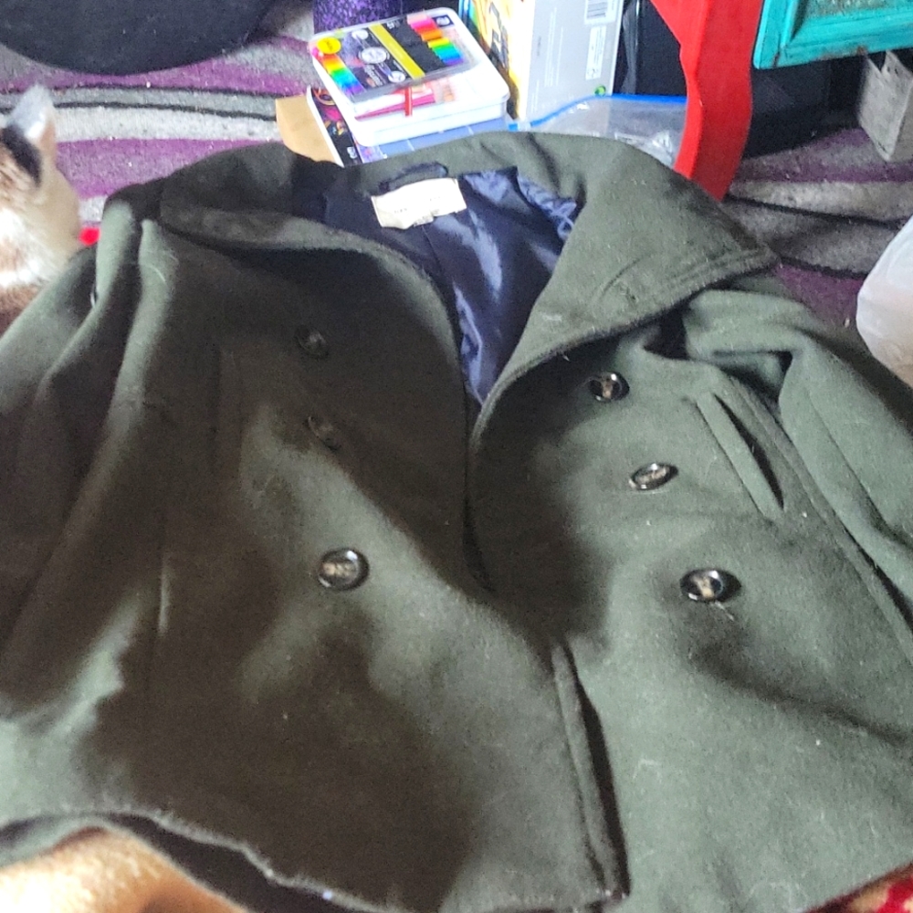 Army green beautiful coat. Only used once.